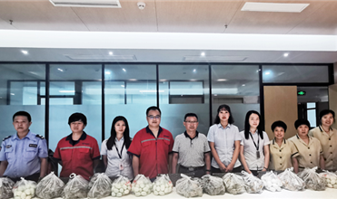 粽叶飘香 端午情浓--bet356体育集团为员工发放端午节礼品