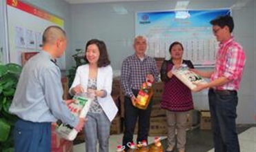 一年一度“五一”至，节日慰问暖人心