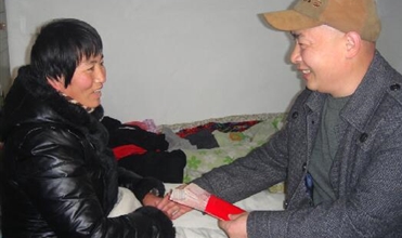 重庆bet356体育集团开展“送温暖”活动扎实有效