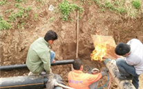 克服困难促发展、齐心协力渡难关