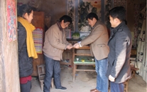 “冬日暖阳.真情慰问”—成武县bet356体育燃气公司走进困难职工家庭开展“送温暖”活动